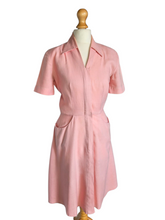 Load image into Gallery viewer, 1940s Pink Moygashel Zip Front Dress
