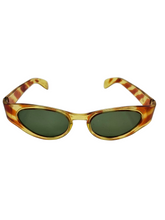 Load image into Gallery viewer, 1950s Torty Effect Cat Eye Shape Sunglasses
