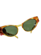 Load image into Gallery viewer, 1950s Torty Effect Cat Eye Shape Sunglasses

