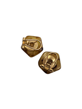 Load image into Gallery viewer, 1940s/1950s Banoffee Bakelite Star Clip Earrings

