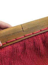 Load image into Gallery viewer, 1940s Hot Pink Knitted Clutch Bag With Wooden Frame
