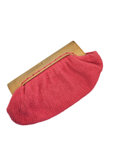 Load image into Gallery viewer, 1940s Hot Pink Knitted Clutch Bag With Wooden Frame
