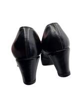 Load image into Gallery viewer, 1940s Black Leather Court Shoes
