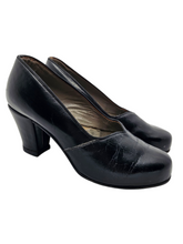 Load image into Gallery viewer, 1940s Black Leather Court Shoes
