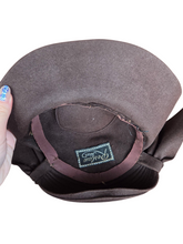 Load image into Gallery viewer, 1940s Brown Felt Pin Tucked Bow Hat

