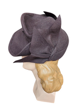 Load image into Gallery viewer, 1940s Brown Felt Pin Tucked Bow Hat
