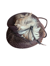 Load image into Gallery viewer, 1940s Brown Felt Topper Hat With Feathers
