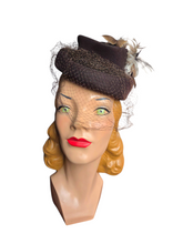 Load image into Gallery viewer, 1940s Brown Felt Topper Hat With Feathers
