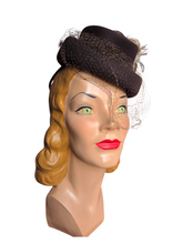 Load image into Gallery viewer, 1940s Brown Felt Topper Hat With Feathers
