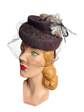 Load image into Gallery viewer, 1940s Brown Felt Topper Hat With Feathers

