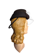 Load image into Gallery viewer, 1940s Brown Felt Topper Hat With Feathers
