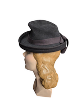 Load image into Gallery viewer, 1940s Brown Felt Cut Out Hat With Orange Feather
