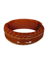 Load image into Gallery viewer, 1940s Dark Caramel Carved Bakelite Clamper
