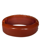 Load image into Gallery viewer, 1940s Dark Caramel Carved Bakelite Clamper
