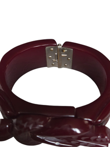 1940s Burgundy Carved Bakelite Knot Clamper