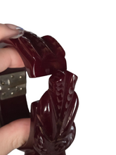 Load image into Gallery viewer, 1940s Burgundy Carved Bakelite Knot Clamper
