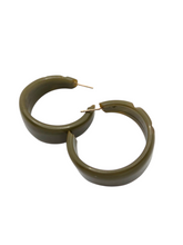 Load image into Gallery viewer, 1940s Dark Green Carved Bakelite Hoop Earrings
