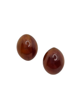 Load image into Gallery viewer, 1940s/1950s Pointed Oval Root Beer Bakelite Earrings
