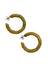Load image into Gallery viewer, 1940s Yellow/Green Bakelite and Wire Hoop Earrings
