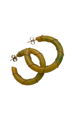 Load image into Gallery viewer, 1940s Yellow/Green Bakelite and Wire Hoop Earrings
