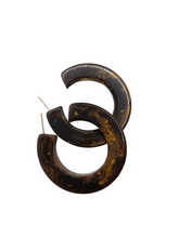 Load image into Gallery viewer, 1940s Big Brown Marbled Bakelite Hoop Earrings
