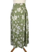 Load image into Gallery viewer, 1940s Cream and Sage Green Leaf Print Skirt
