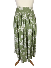 Load image into Gallery viewer, 1940s Cream and Sage Green Leaf Print Skirt
