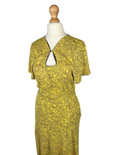 Load image into Gallery viewer, 1940s Yellow and Black Novelty Ladies Face Print Dress
