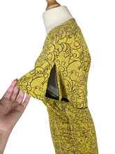 Load image into Gallery viewer, 1940s Yellow and Black Novelty Ladies Face Print Dress
