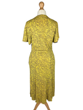 Load image into Gallery viewer, 1940s Yellow and Black Novelty Ladies Face Print Dress

