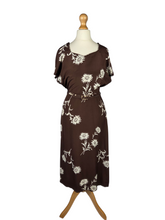 Load image into Gallery viewer, 1940s Brown and White Rayon Jersey Dress
