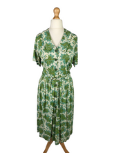 Load image into Gallery viewer, 1950s Green Flower Summer Dress
