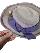 Load image into Gallery viewer, 1940s Lilac Straw/Raffia Hat With Flowers
