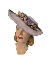 Load image into Gallery viewer, 1940s Lilac Straw/Raffia Hat With Flowers
