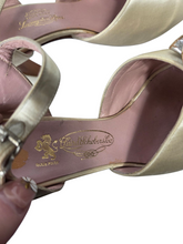 Load image into Gallery viewer, 1940s Cream Satin Wedding Shoes
