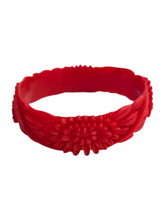 Load image into Gallery viewer, 1940s Rare Bright Red Celluloid Flower Bangle

