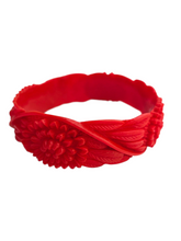 Load image into Gallery viewer, 1940s Rare Bright Red Celluloid Flower Bangle
