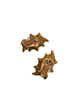 Load image into Gallery viewer, 1940s Brown Glitter Holly Earrings
