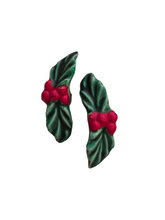 Load image into Gallery viewer, 1940s Green Ceramic Holly Earrings
