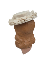 Load image into Gallery viewer, 1940s Off White Straw/Raffia Tilt Hat
