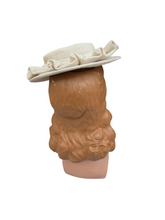 Load image into Gallery viewer, 1940s Off White Straw/Raffia Tilt Hat
