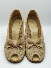 Load image into Gallery viewer, 1940s Canvas and Mesh Cream Peep Toe Court Shoes With Bow
