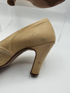 1940s Canvas and Mesh Cream Peep Toe Court Shoes With Bow