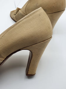 1940s Canvas and Mesh Cream Peep Toe Court Shoes With Bow