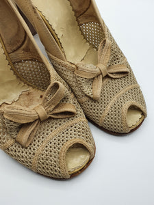 1940s Canvas and Mesh Cream Peep Toe Court Shoes With Bow