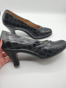 Late 1940s Black Mock Croc Court Shoes