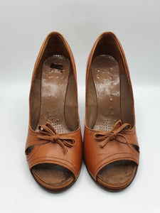 1940s Tan Peep Toe Leather Court Shoes With Bow