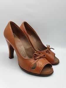 1940s Tan Peep Toe Leather Court Shoes With Bow