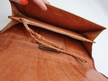 Load image into Gallery viewer, 1930s Tan and Red Egyptian Tourist Clutch Bag
