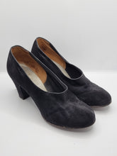 Load image into Gallery viewer, 1940s Black Suede Shoes With Punched Holes
